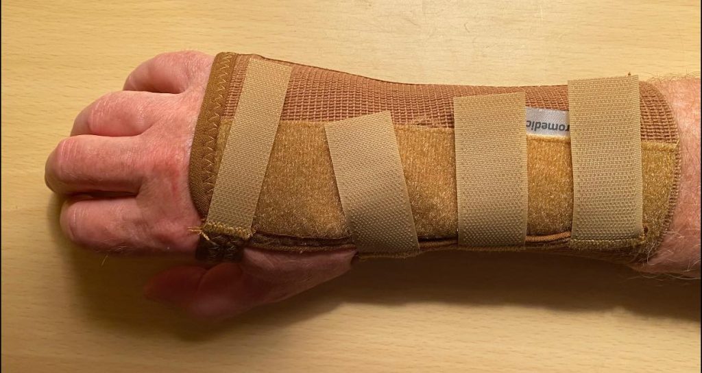 Wrist splint